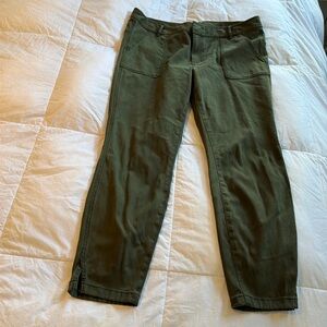 Kahki pats with cool pockets front and back